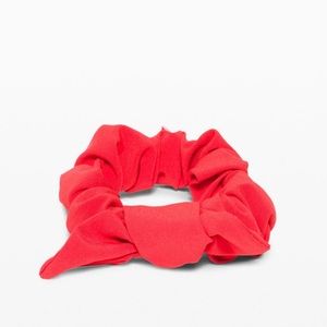 Lululemon Uplifting Scrunchie *Bow NWT Red